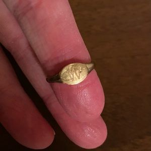 Mejuri Signet “W” Size 4 Ring 14K Solid Gold